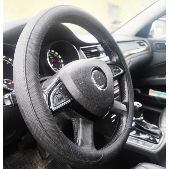 Bőrhatású szellőző kormányvédő fekete-fehér 36 cm